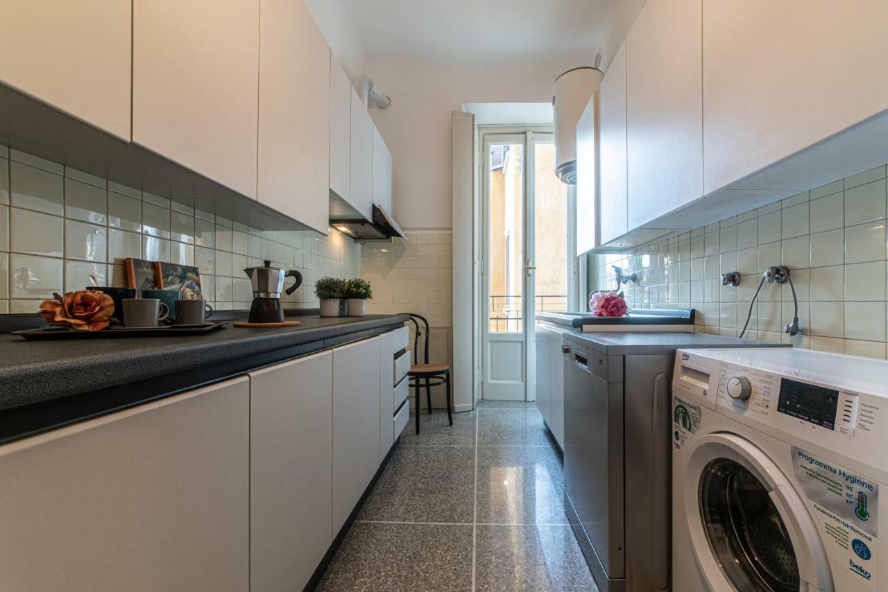 Joivy Sophisticated 3-Bed Flat With Desk Lägenhet Milano Exteriör bild