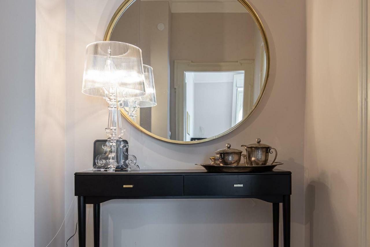Joivy Sophisticated 3-Bed Flat With Desk Lägenhet Milano Exteriör bild