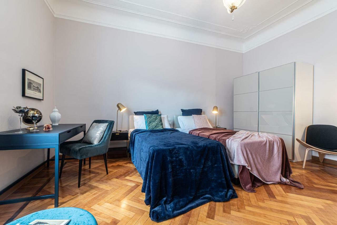 Joivy Sophisticated 3-Bed Flat With Desk Lägenhet Milano Exteriör bild
